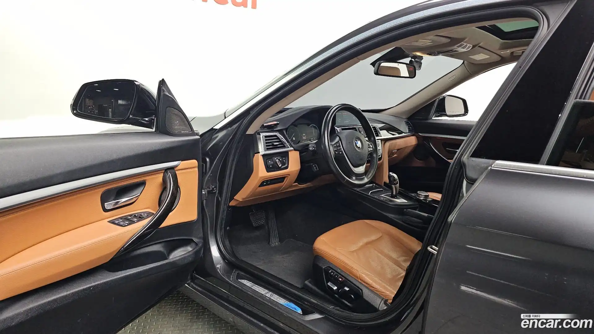 Gran Turismo BMW 2020.0-INNER-010