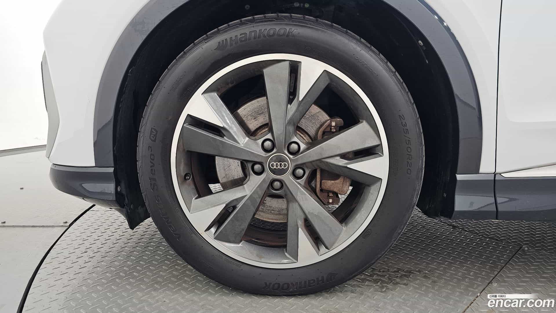 Q4 e-tron Audi 2023.11-OUTER-005