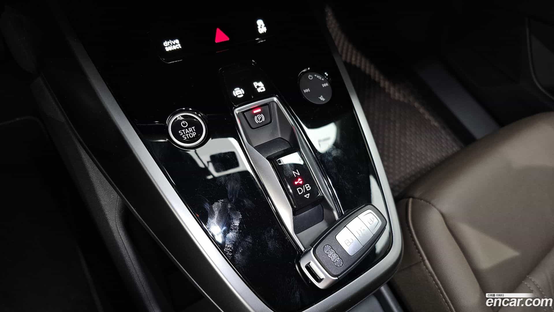 Q4 e-tron Audi 2023.11-INNER-009