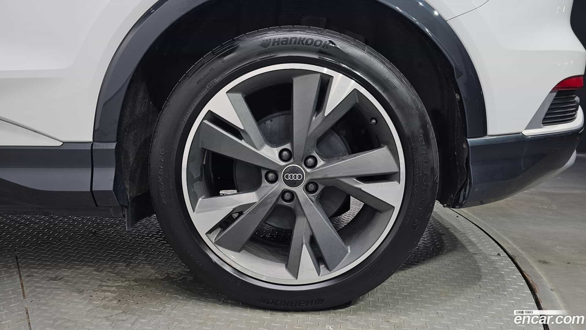Q4 e-tron Audi 2023.11-OUTER-031