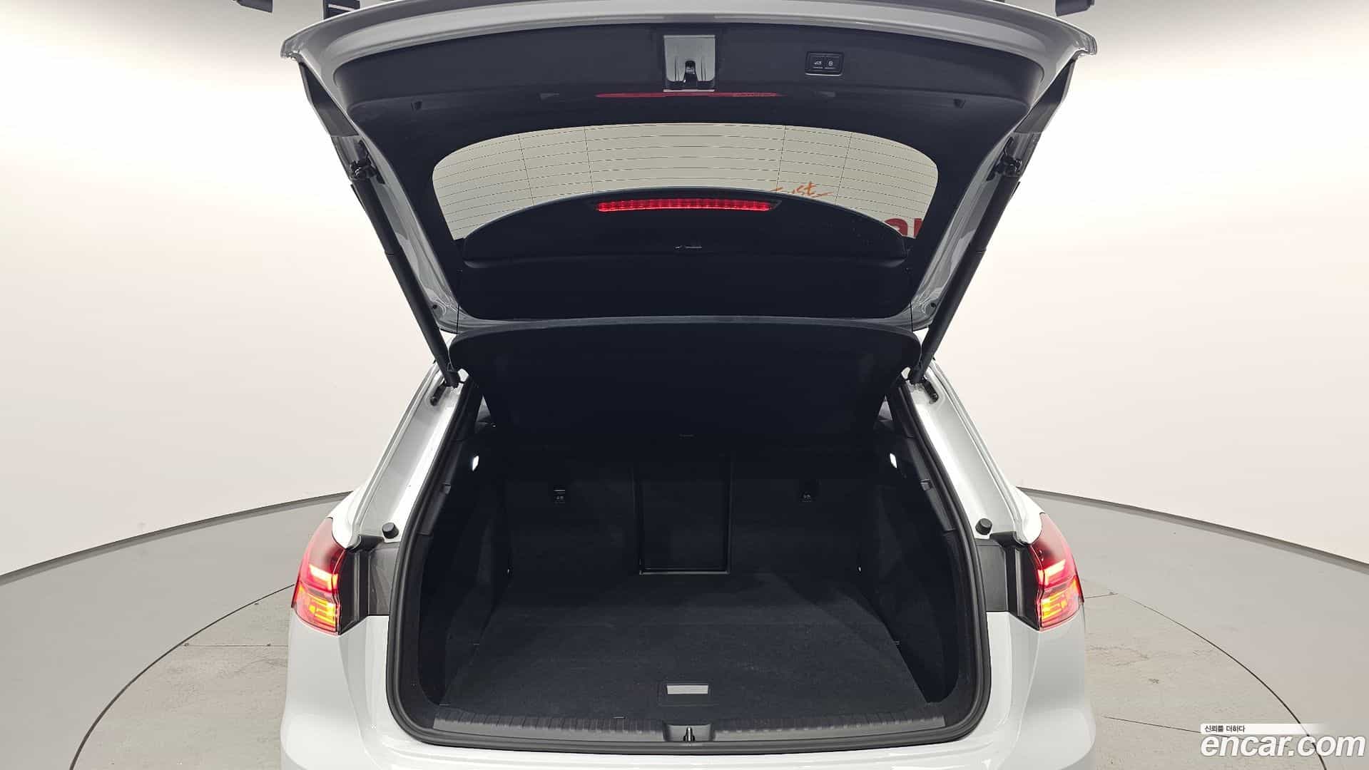 Q4 e-tron Audi 2023.11-OPTION-043
