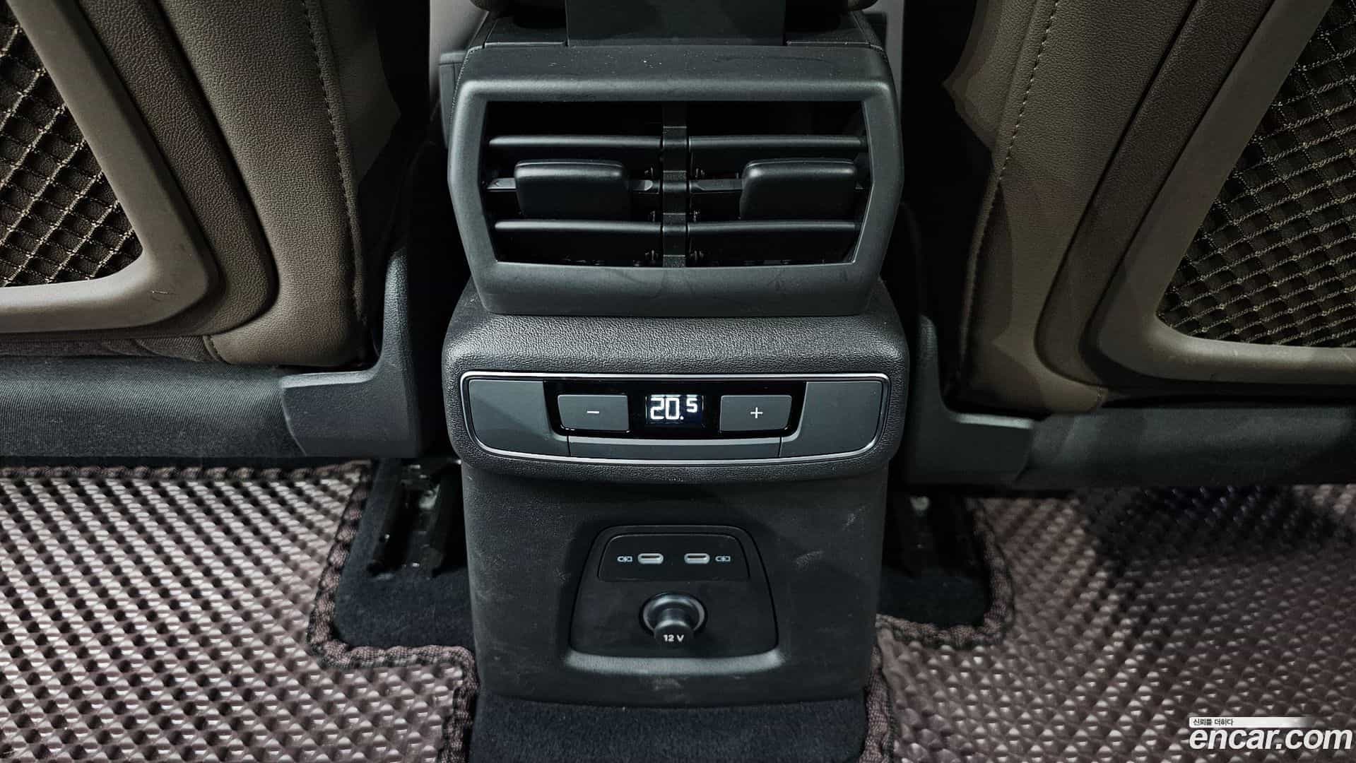 Q4 e-tron Audi 2023.11-OPTION-046
