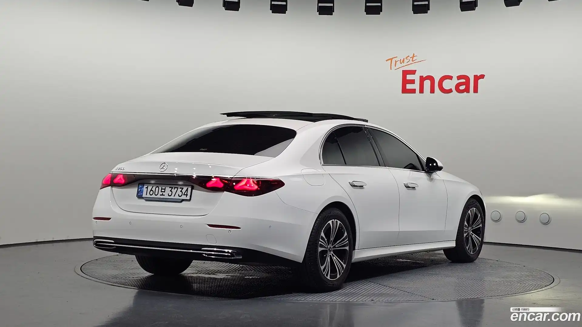 E-Class Mercedes-Benz 2025.0-OUTER-002