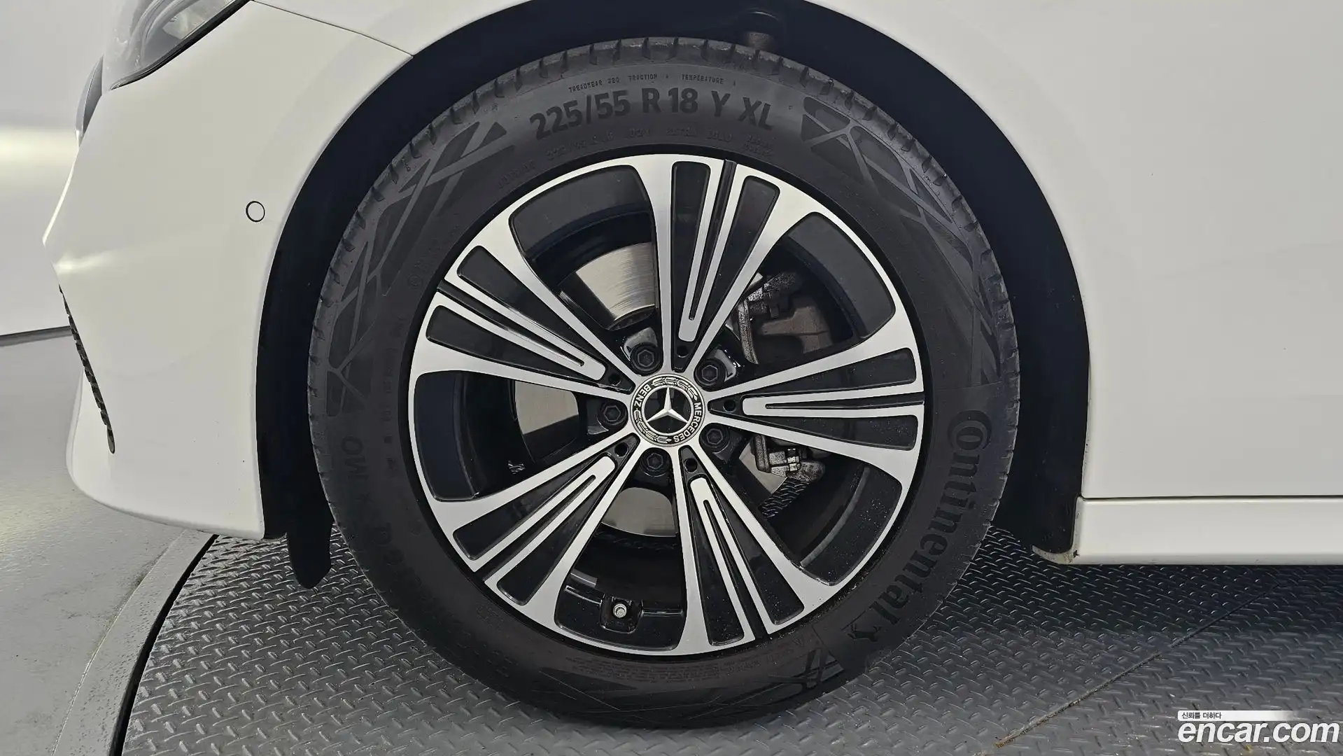 E-Class Mercedes-Benz 2025.0-OUTER-005