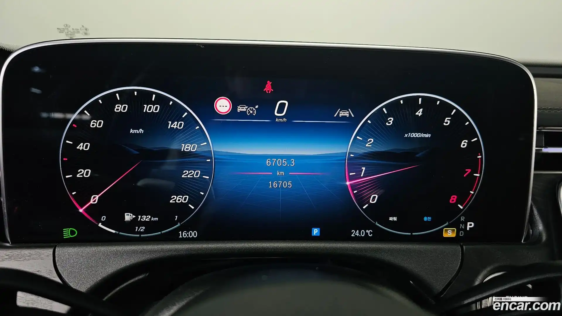 E-Class Mercedes-Benz 2025.0-INNER-008