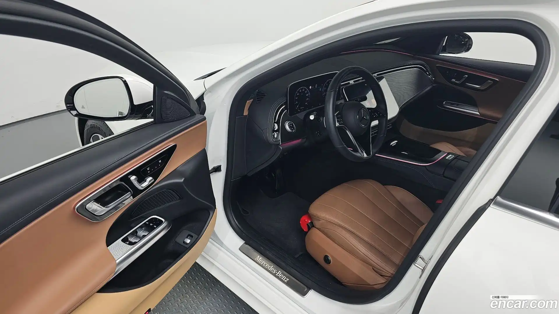 E-Class Mercedes-Benz 2025.0-INNER-010