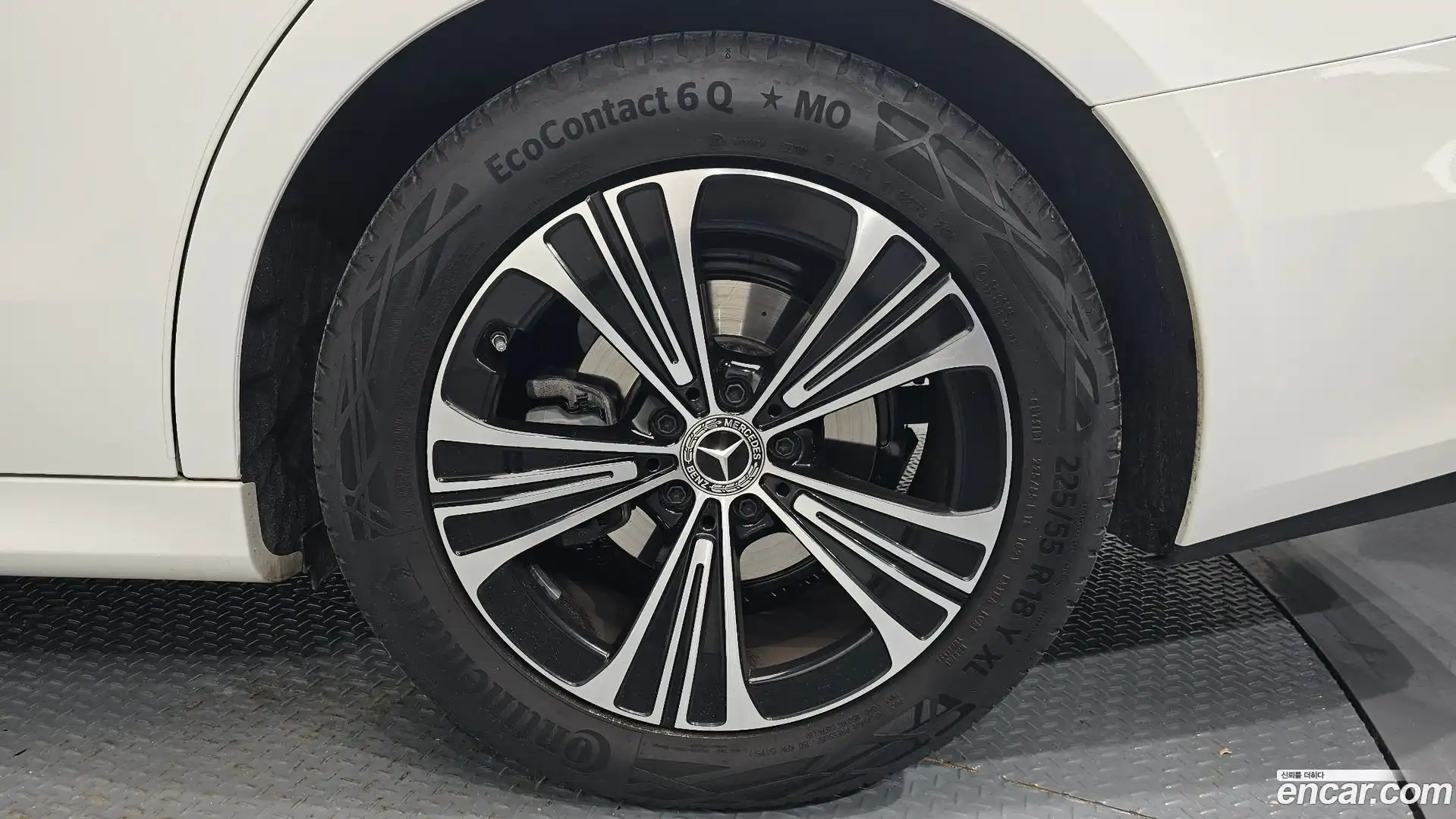 E-Class Mercedes-Benz 2025.0-OUTER-031