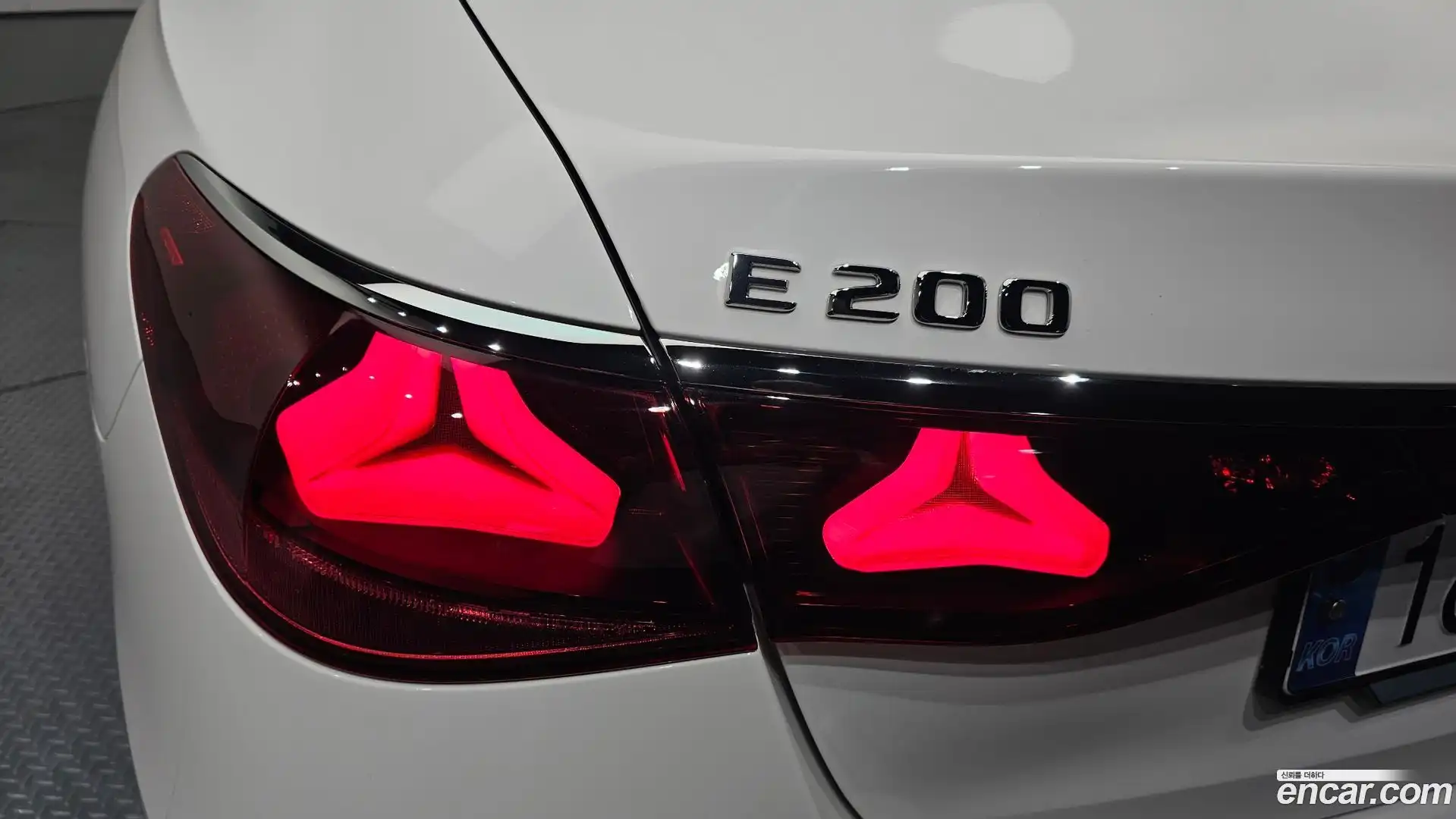 E-Class Mercedes-Benz 2025.0-OUTER-033