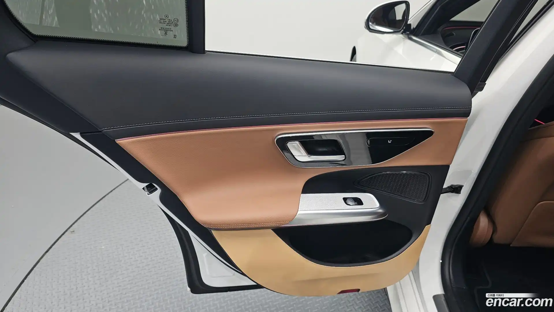 E-Class Mercedes-Benz 2025.0-INNER-035