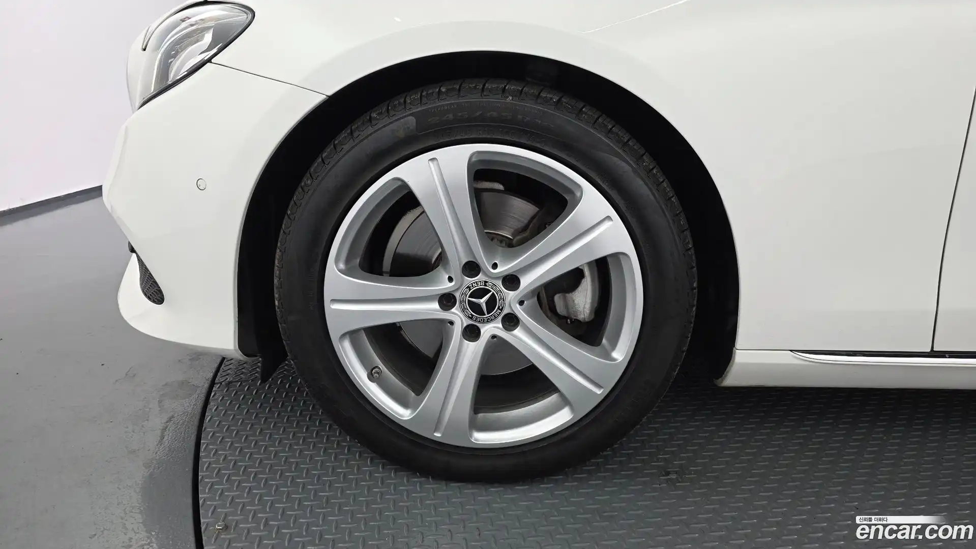 E-Class Mercedes-Benz 2017.6-OUTER-005