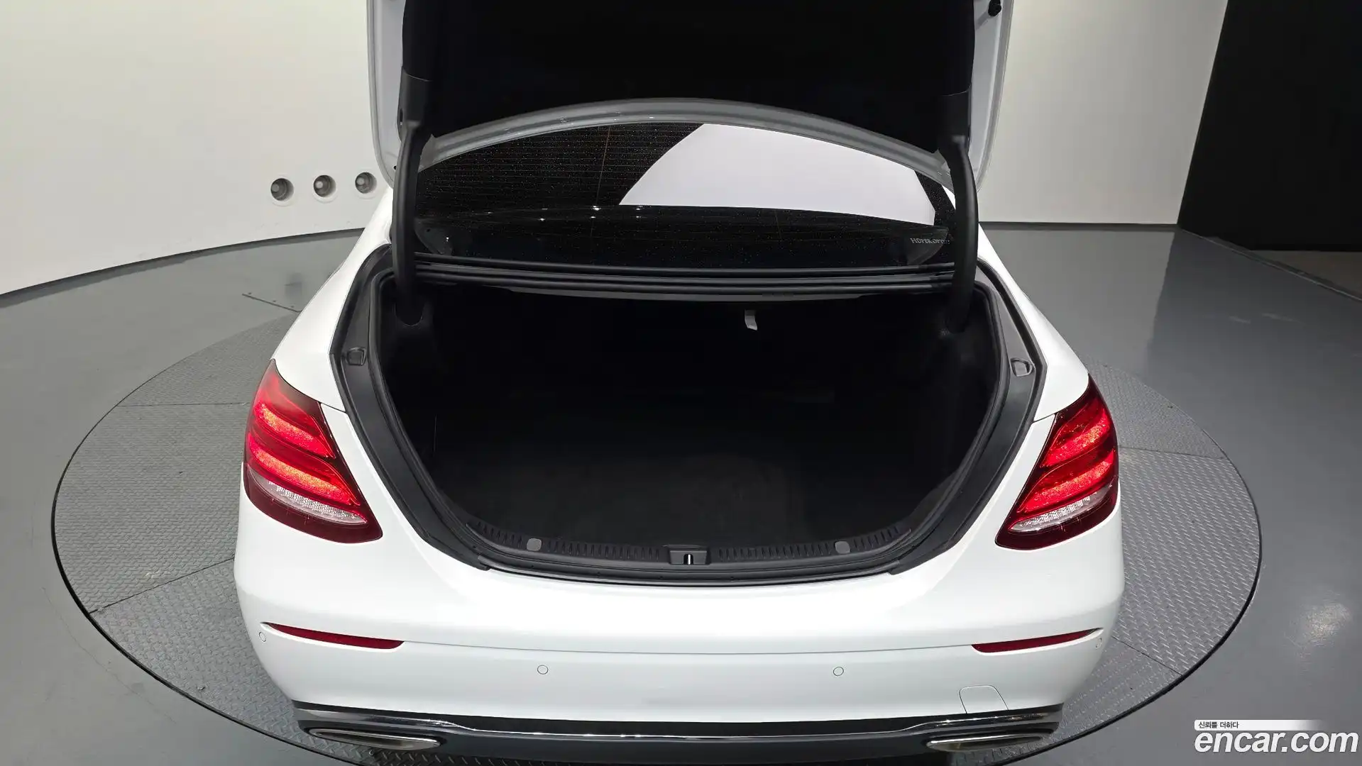 E-Class Mercedes-Benz 2017.6-OPTION-024
