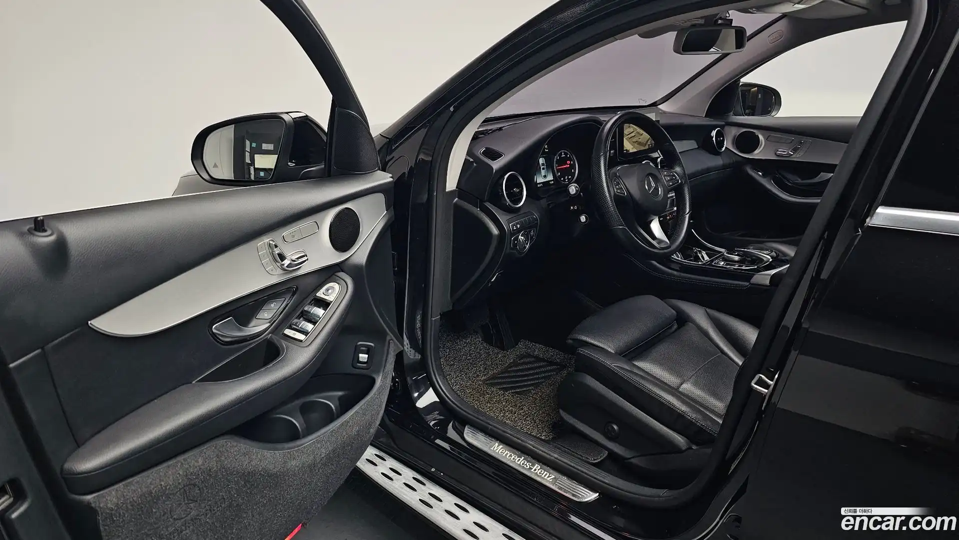 GLC-Class Mercedes-Benz 2018.3-INNER-010