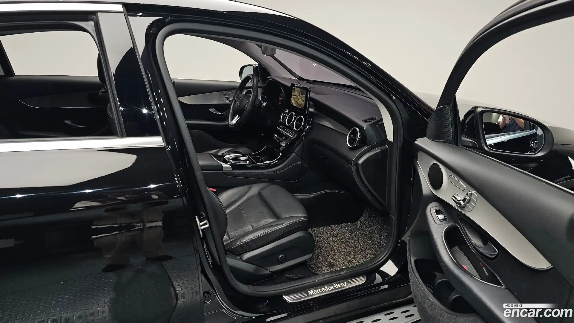 GLC-Class Mercedes-Benz 2018.3-OPTION-015