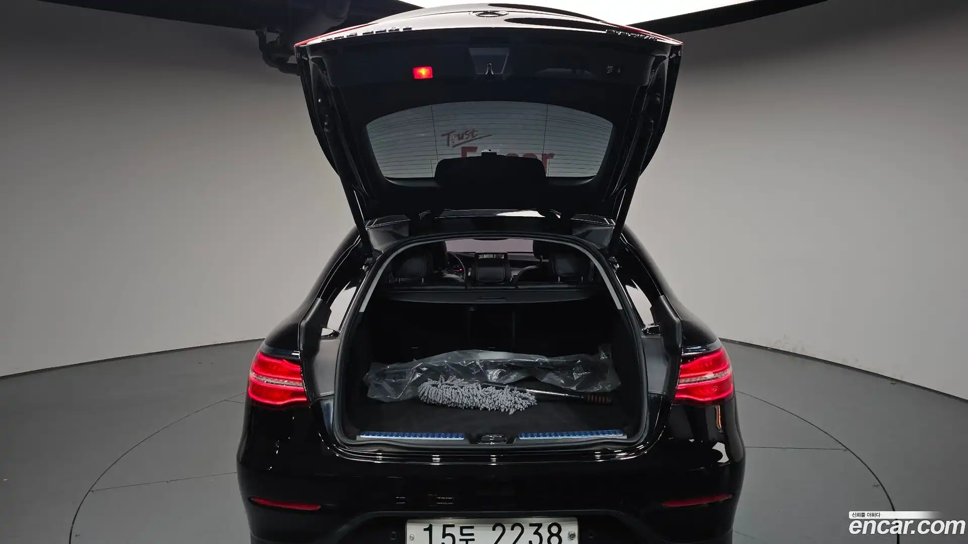 GLC-Class Mercedes-Benz 2018.3-OPTION-024