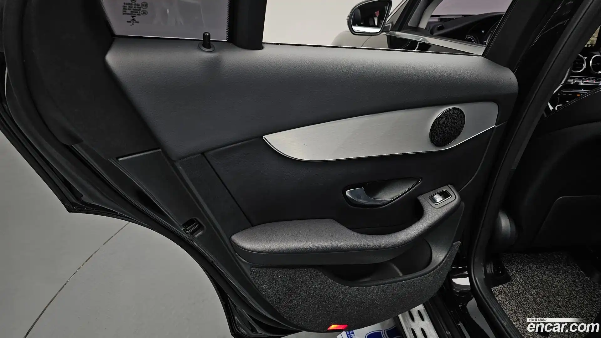 GLC-Class Mercedes-Benz 2018.3-INNER-035