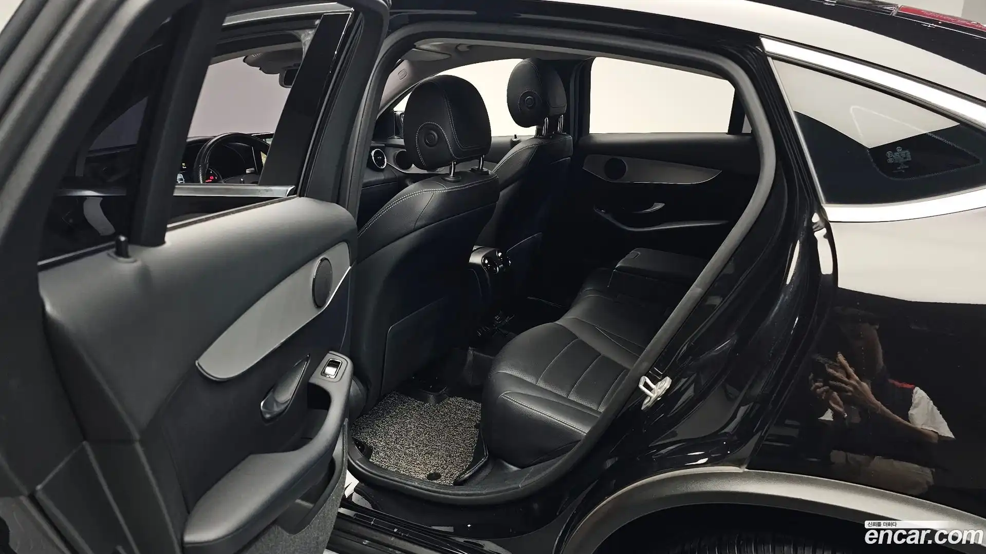 GLC-Class Mercedes-Benz 2018.3-INNER-036