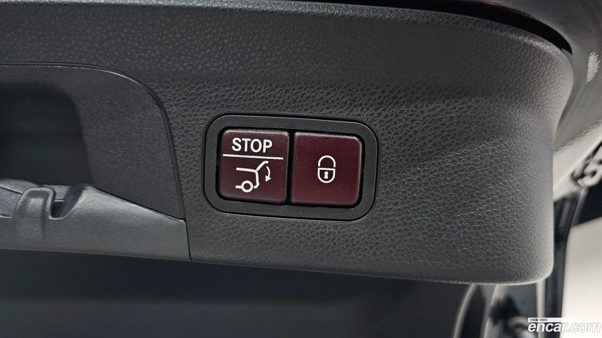 GLC-Class Mercedes-Benz 2018.3-OPTION-047