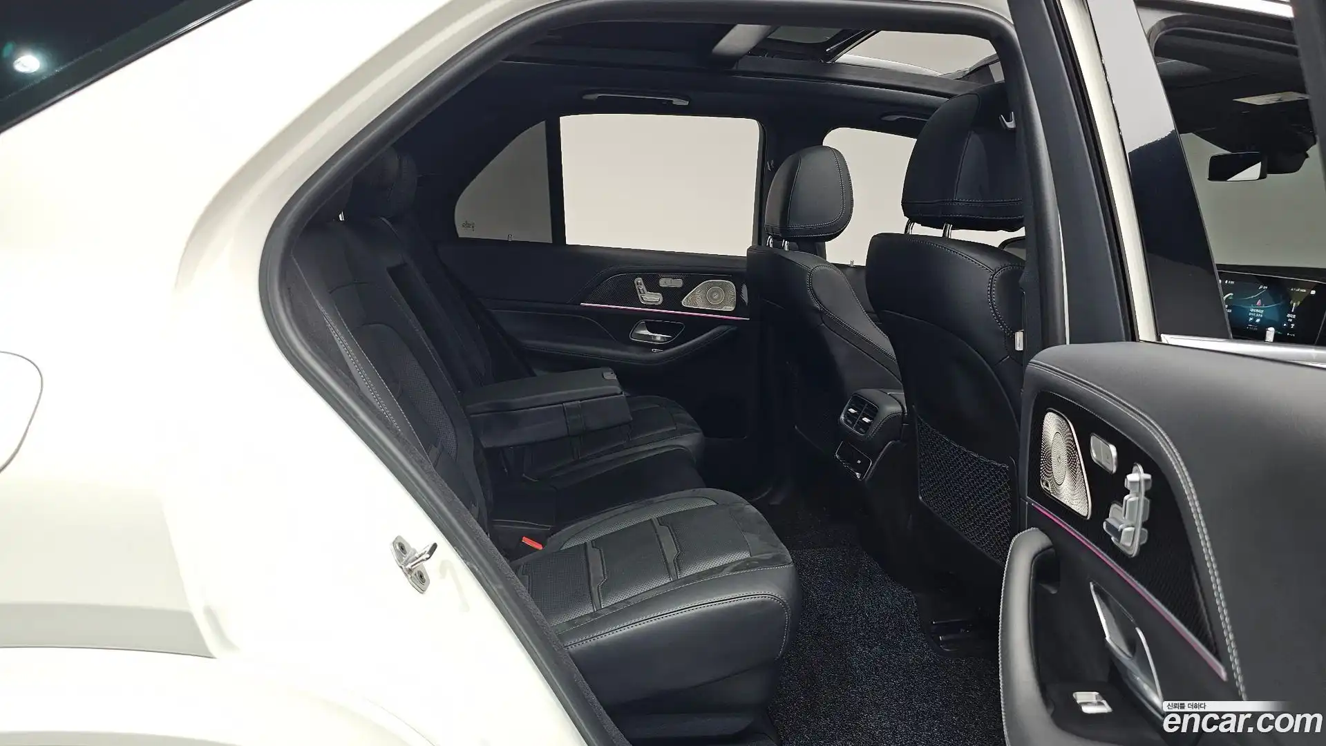GLE-Class Mercedes-Benz 2022.8-OPTION-015