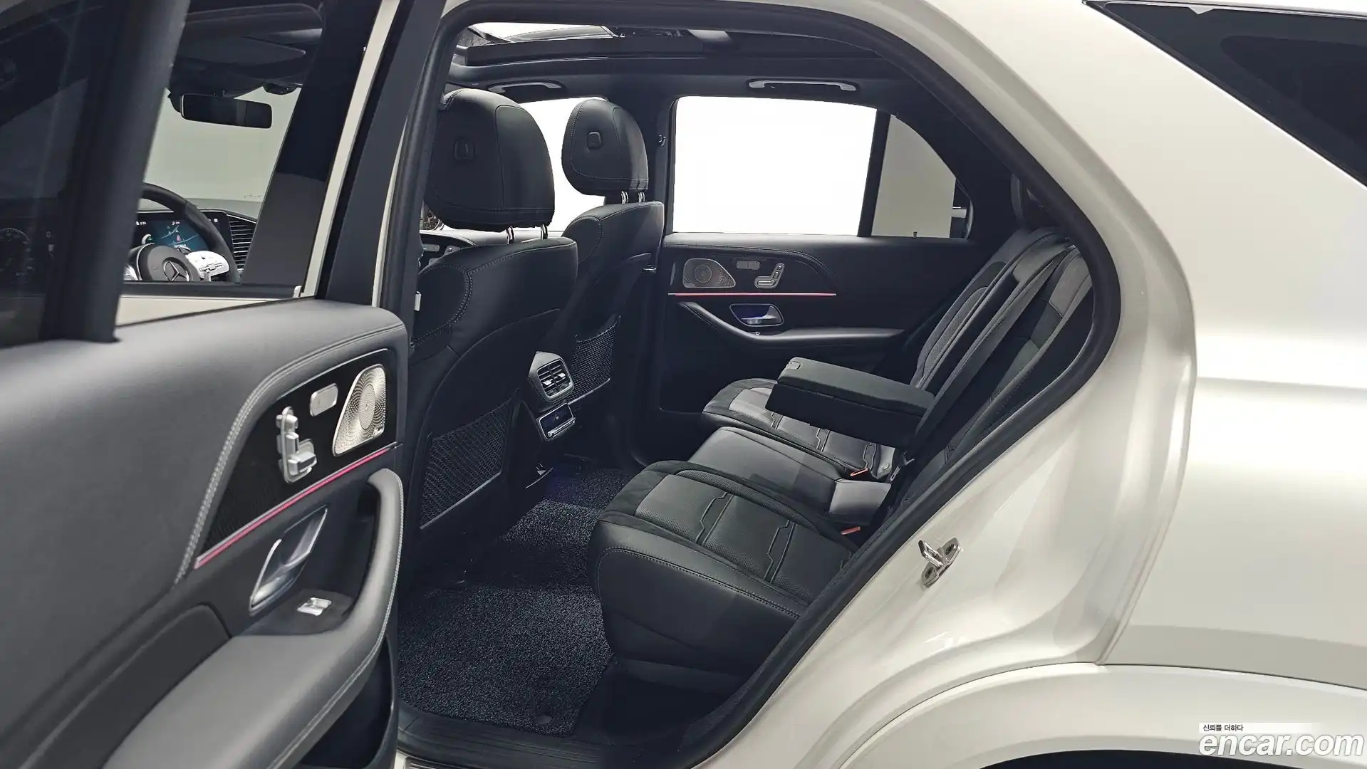 GLE-Class Mercedes-Benz 2022.8-OPTION-016