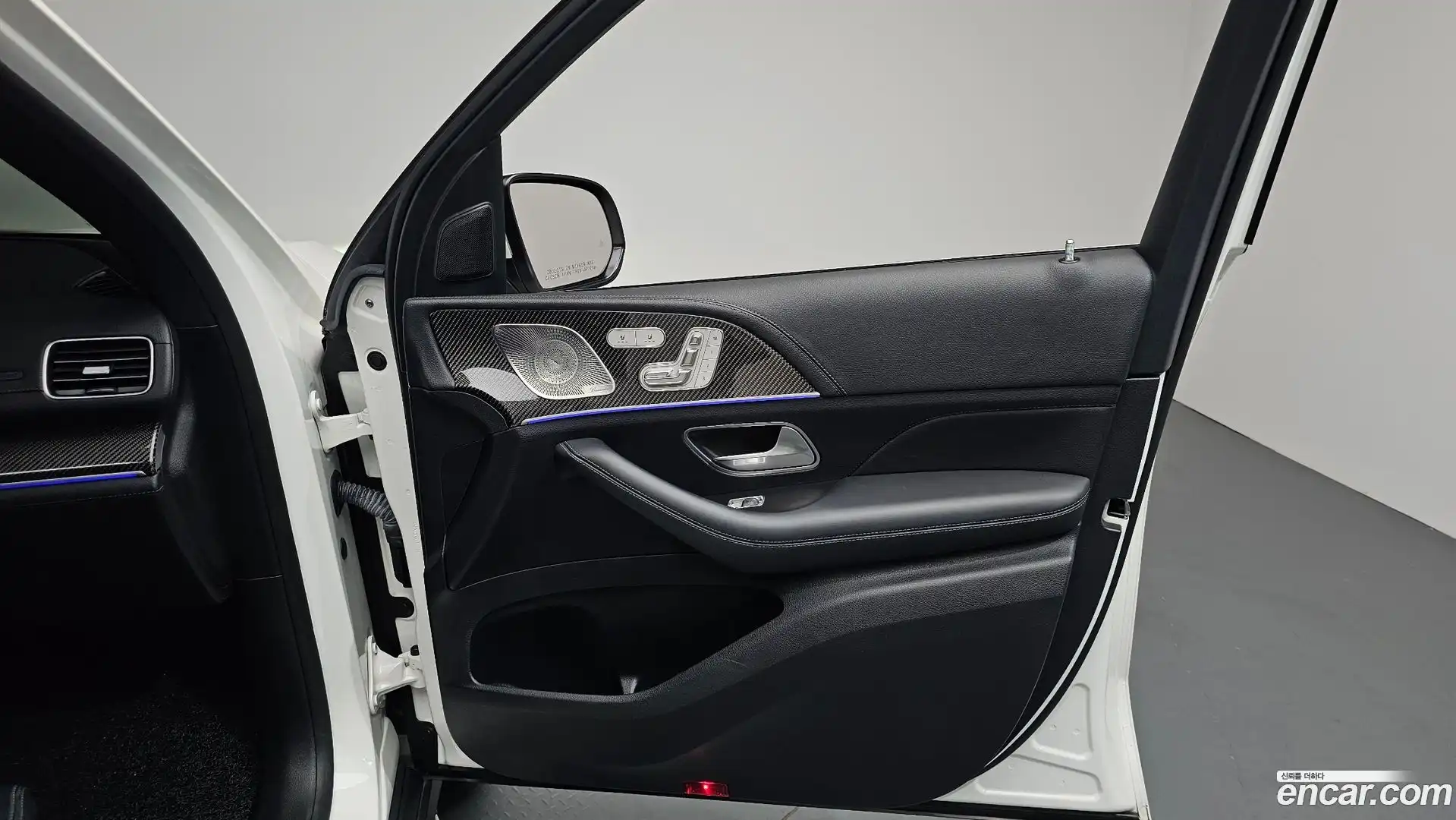 GLE-Class Mercedes-Benz 2022.8-INNER-034