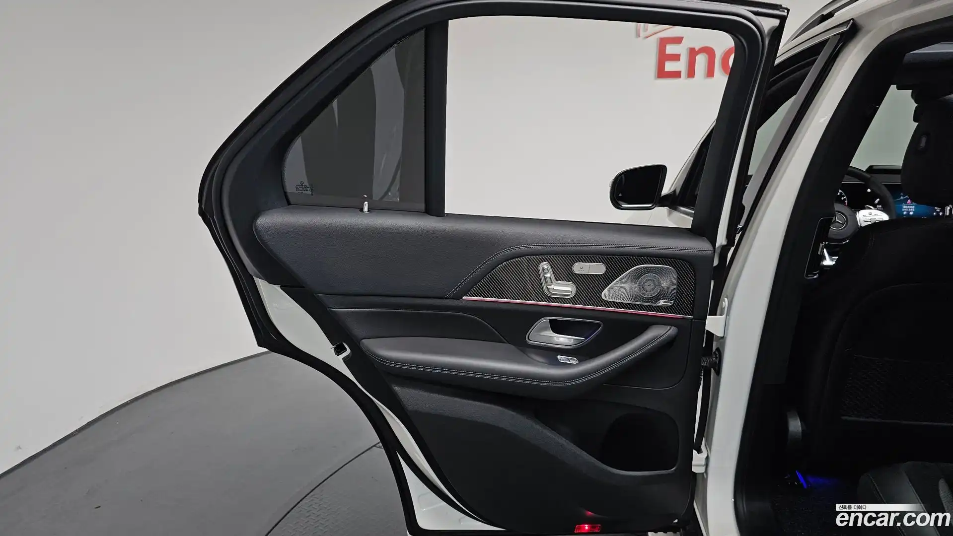 GLE-Class Mercedes-Benz 2022.8-INNER-035