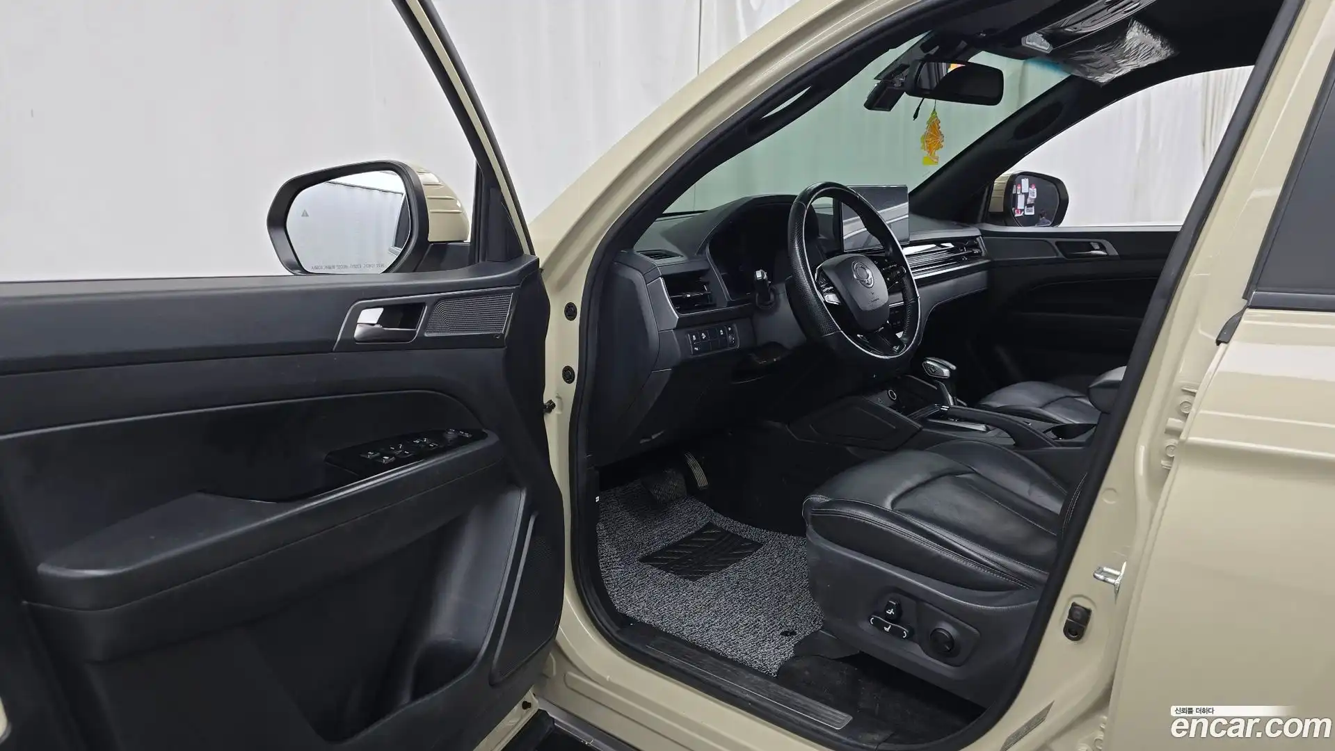 Rexton KG Mobility 2023.8-INNER-010