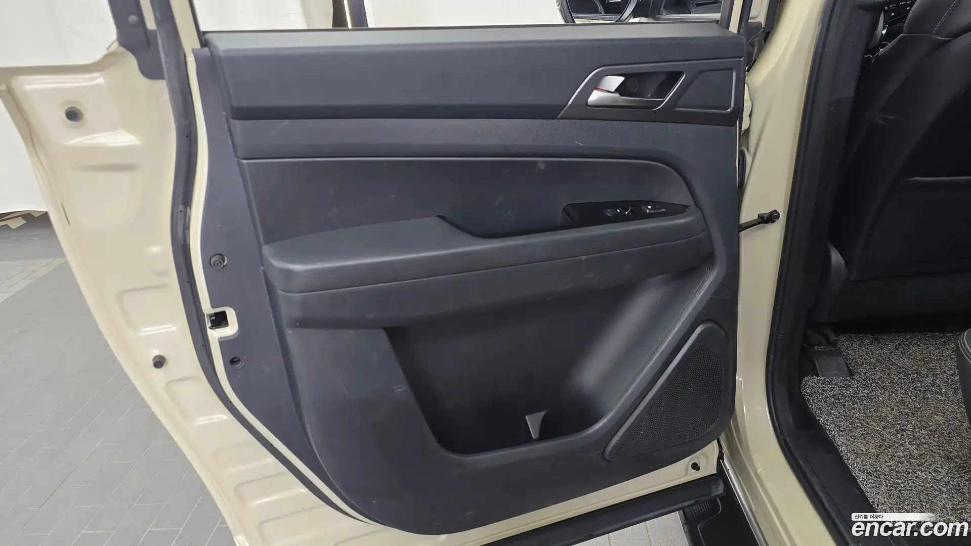 Rexton KG Mobility 2023.8-INNER-035