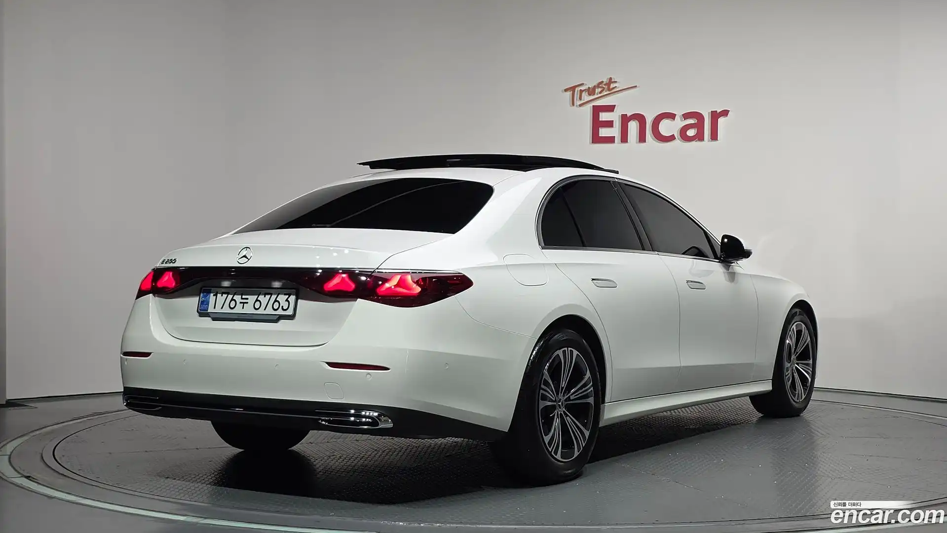 E-Class Mercedes-Benz 2024.11-OUTER-002