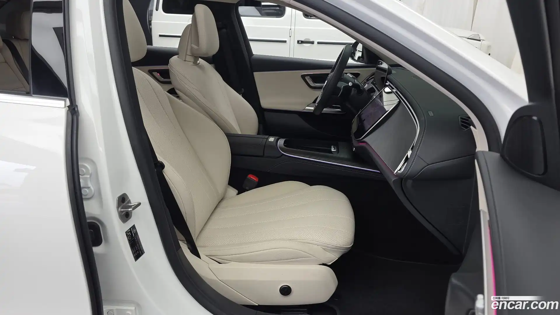 E-Class Mercedes-Benz 2024.11-OPTION-015