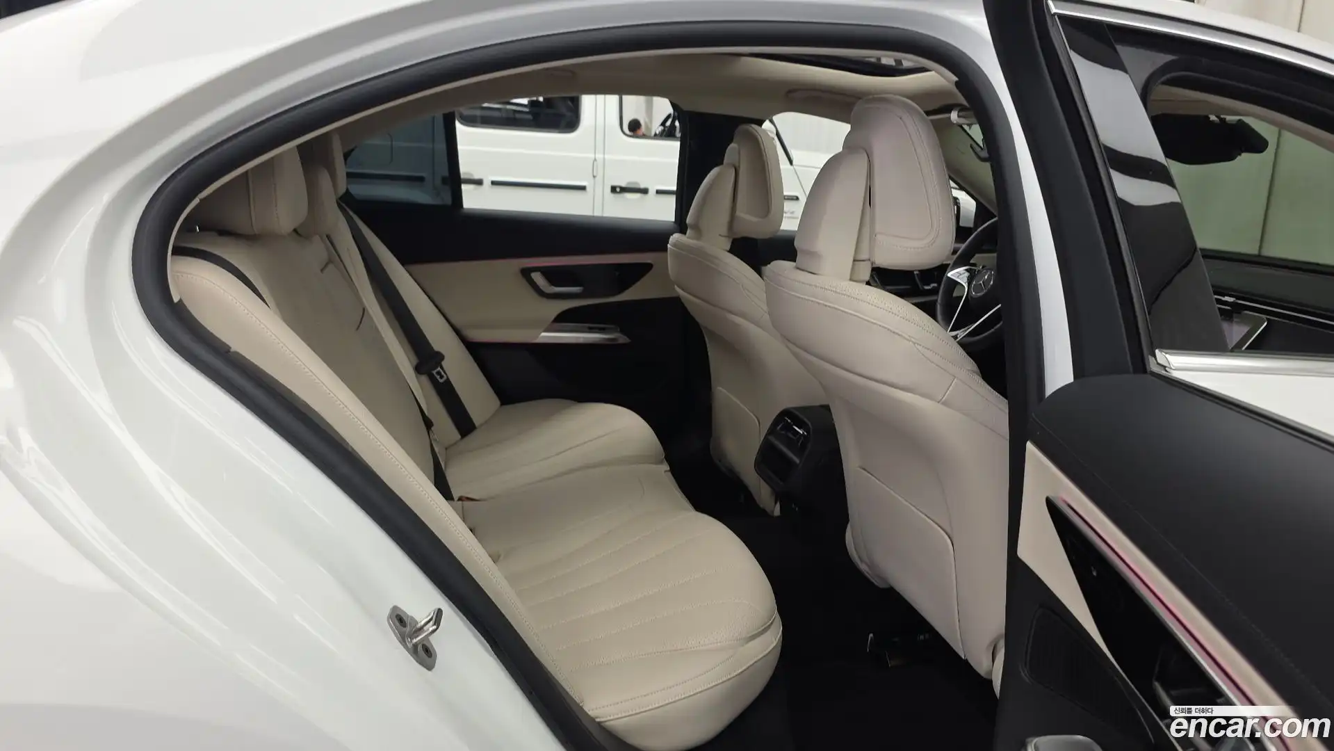 E-Class Mercedes-Benz 2024.11-OPTION-016