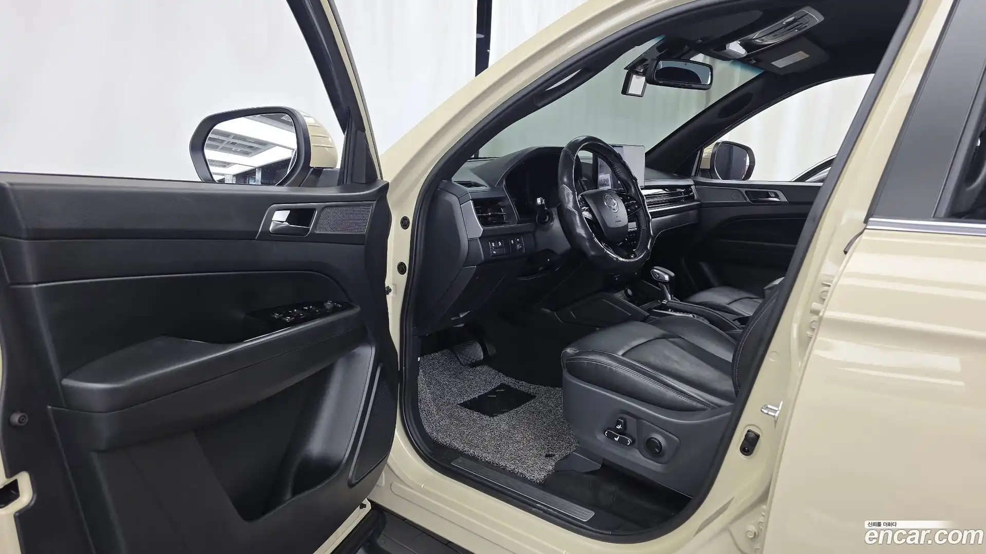 Rexton KG Mobility 2023.9-INNER-010