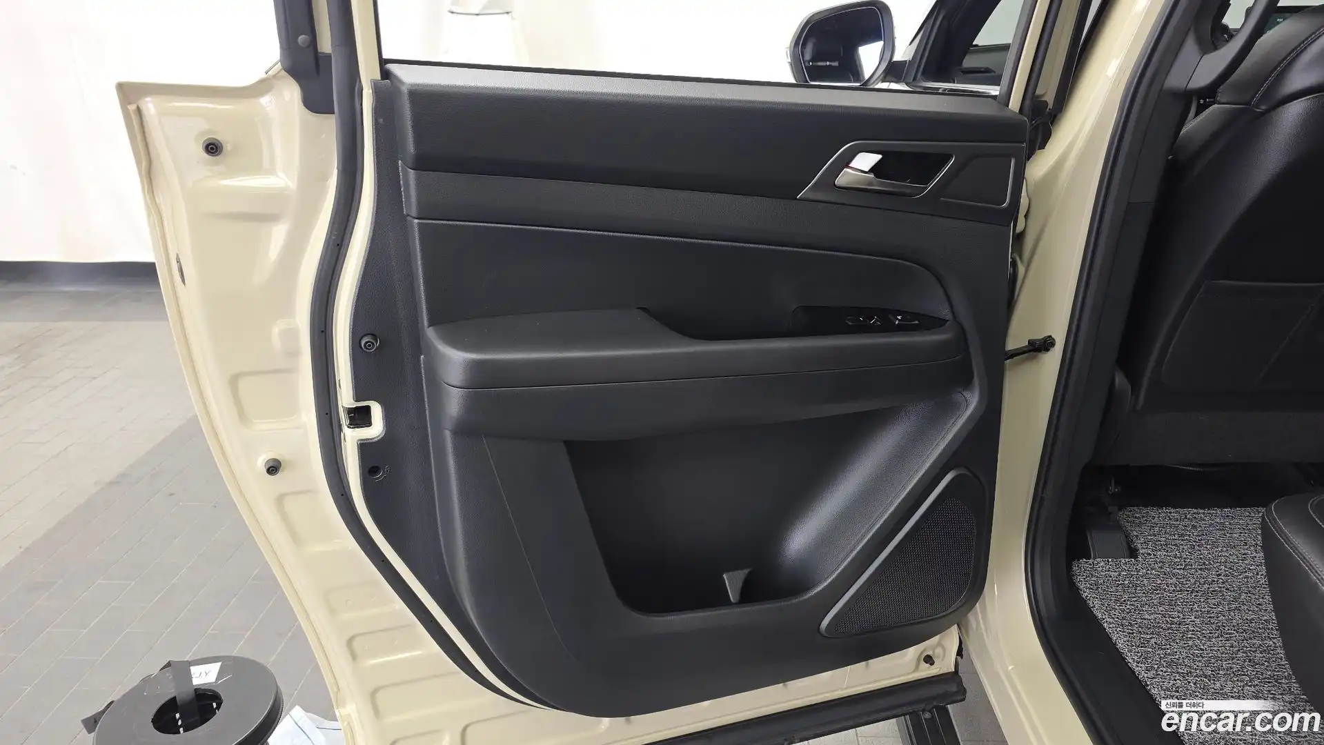 Rexton KG Mobility 2023.9-INNER-035
