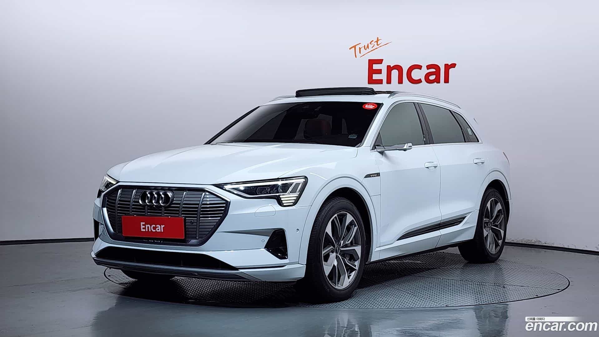 e-tron Audi 2021.10-OUTER-001