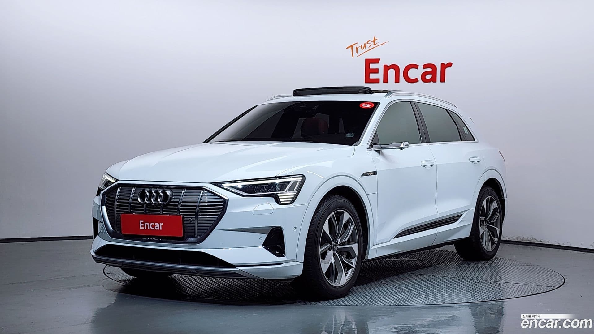 Main__Slider__Photo:e-tron Audi 2021.10-0