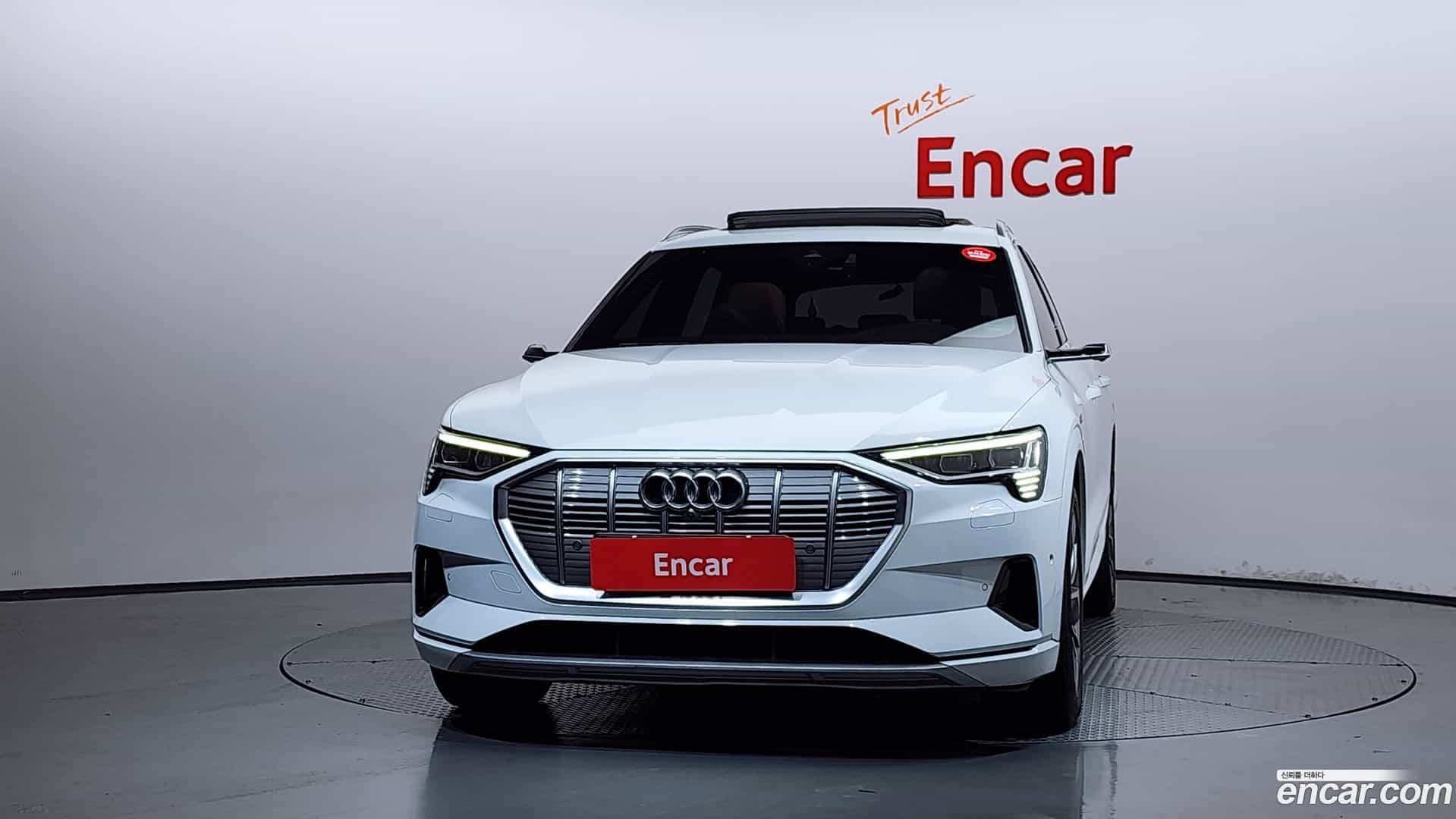 e-tron Audi 2021.10-OUTER-003