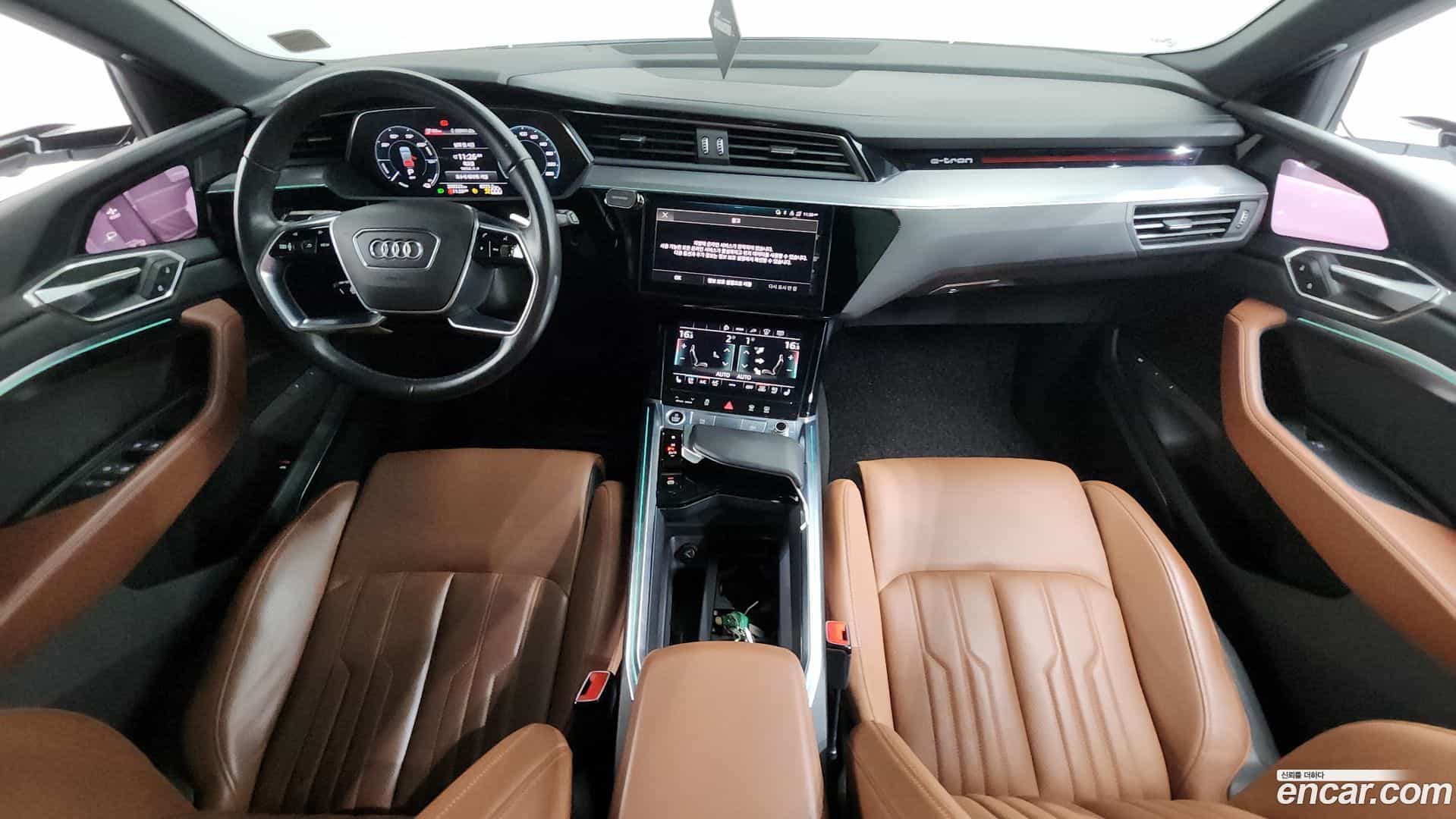 e-tron Audi 2021.10-INNER-007