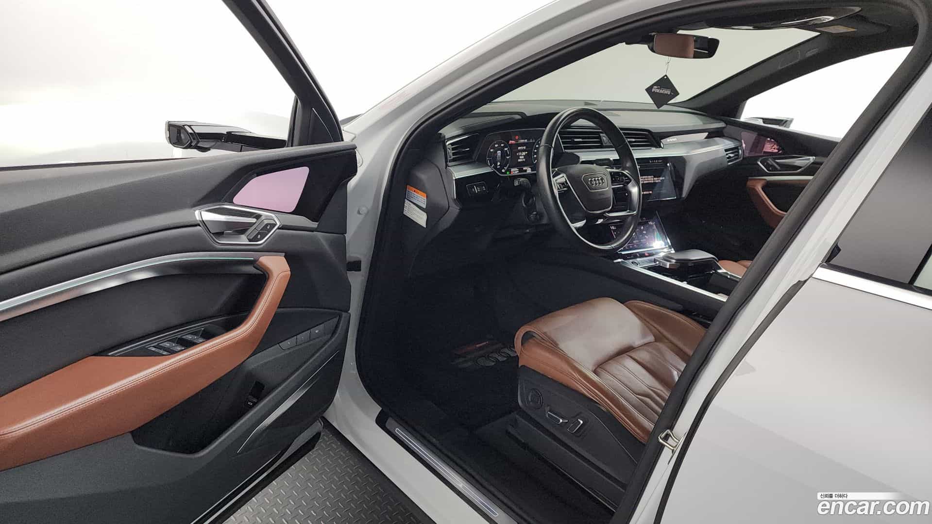 e-tron Audi 2021.10-INNER-010