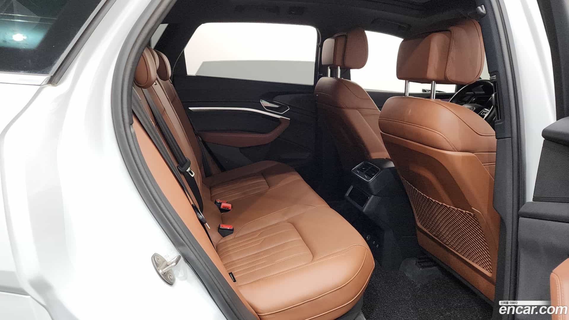 e-tron Audi 2021.10-OPTION-015