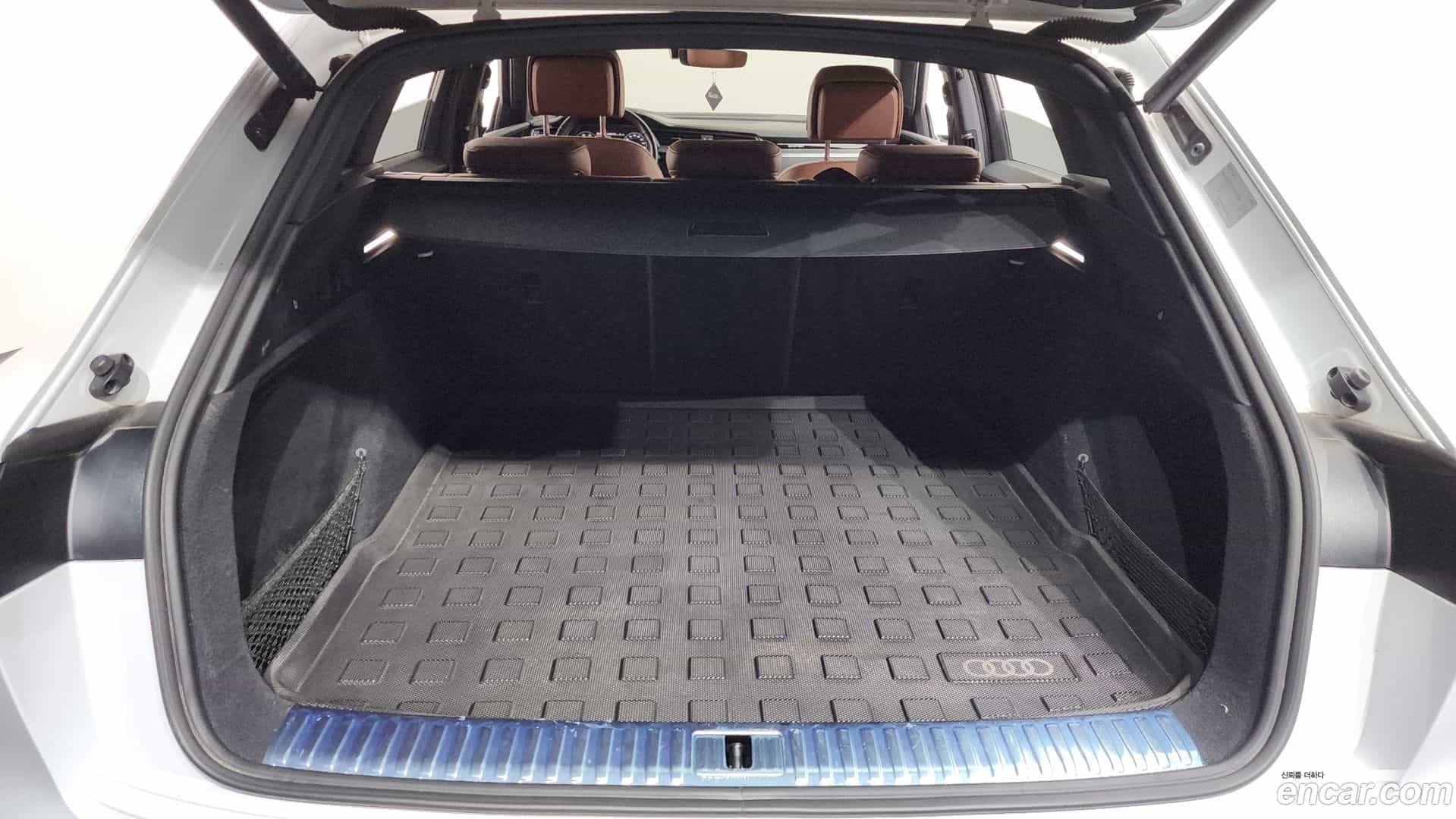 e-tron Audi 2021.10-OPTION-021
