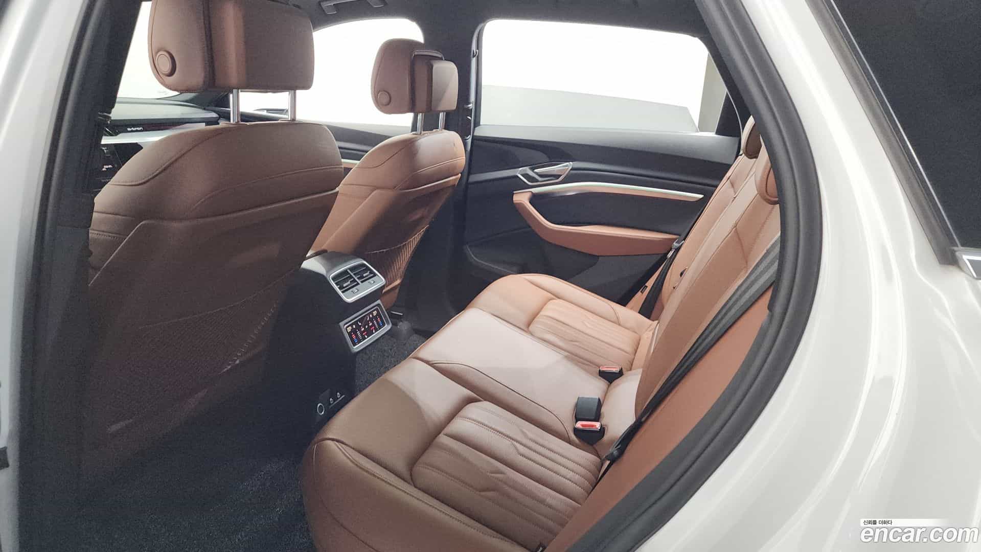 e-tron Audi 2021.10-OPTION-022
