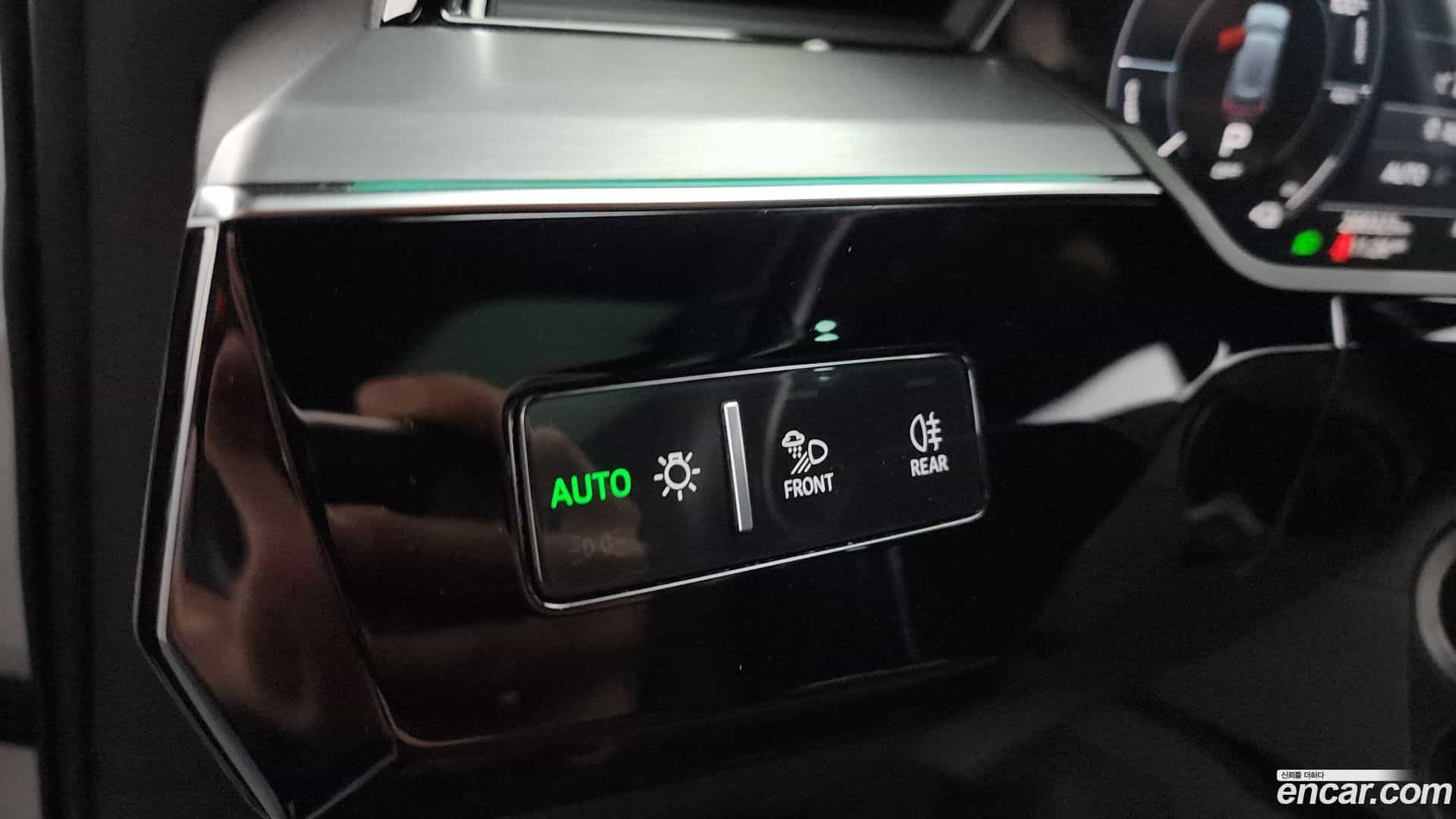 e-tron Audi 2021.10-OPTION-024