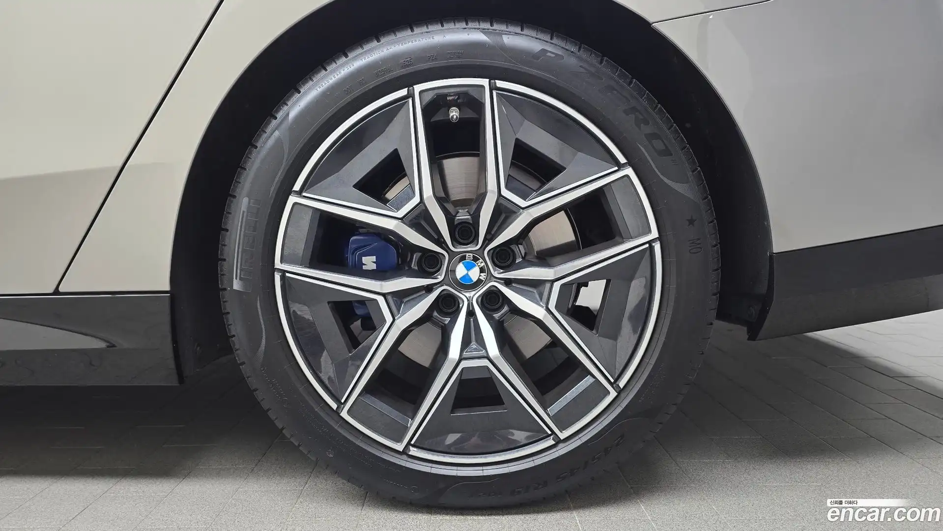 5-Series BMW 2025.8-OUTER-031