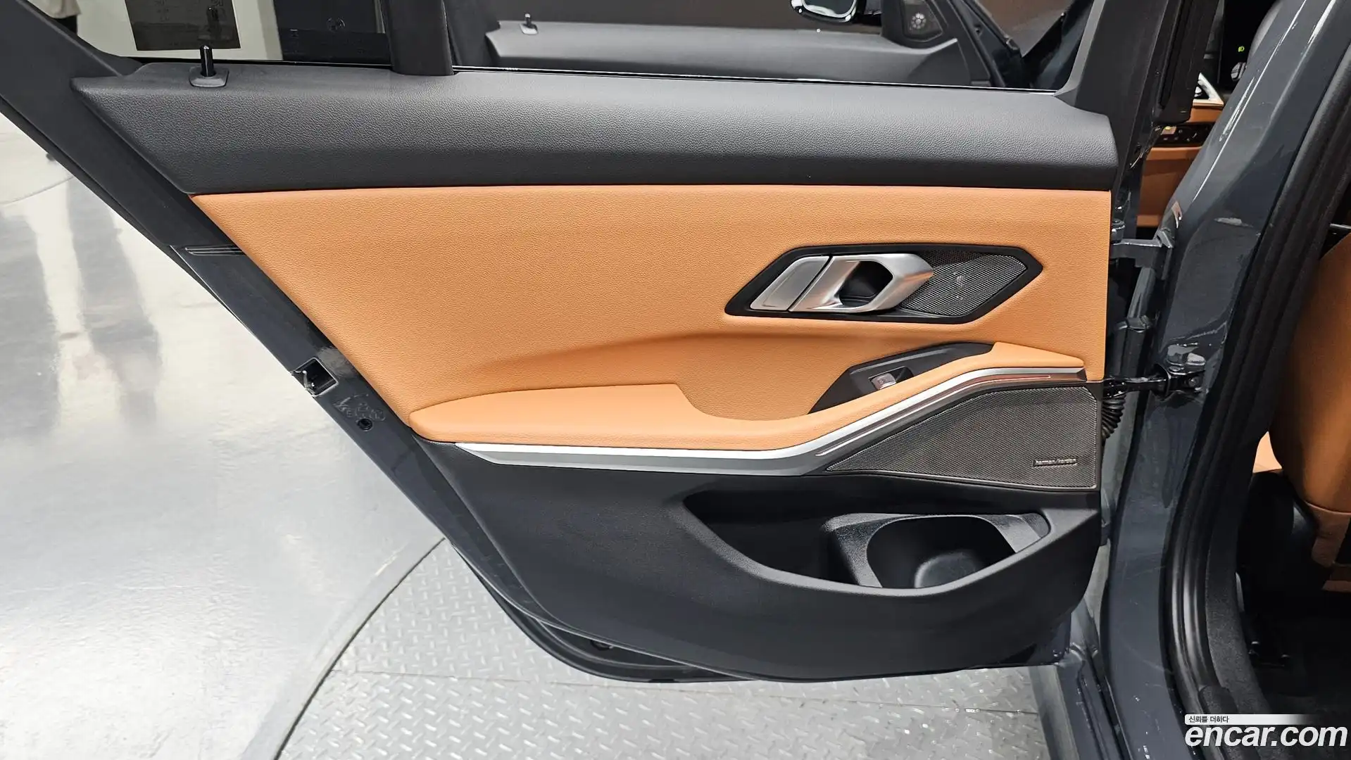 3-Series BMW 2025.9-INNER-035
