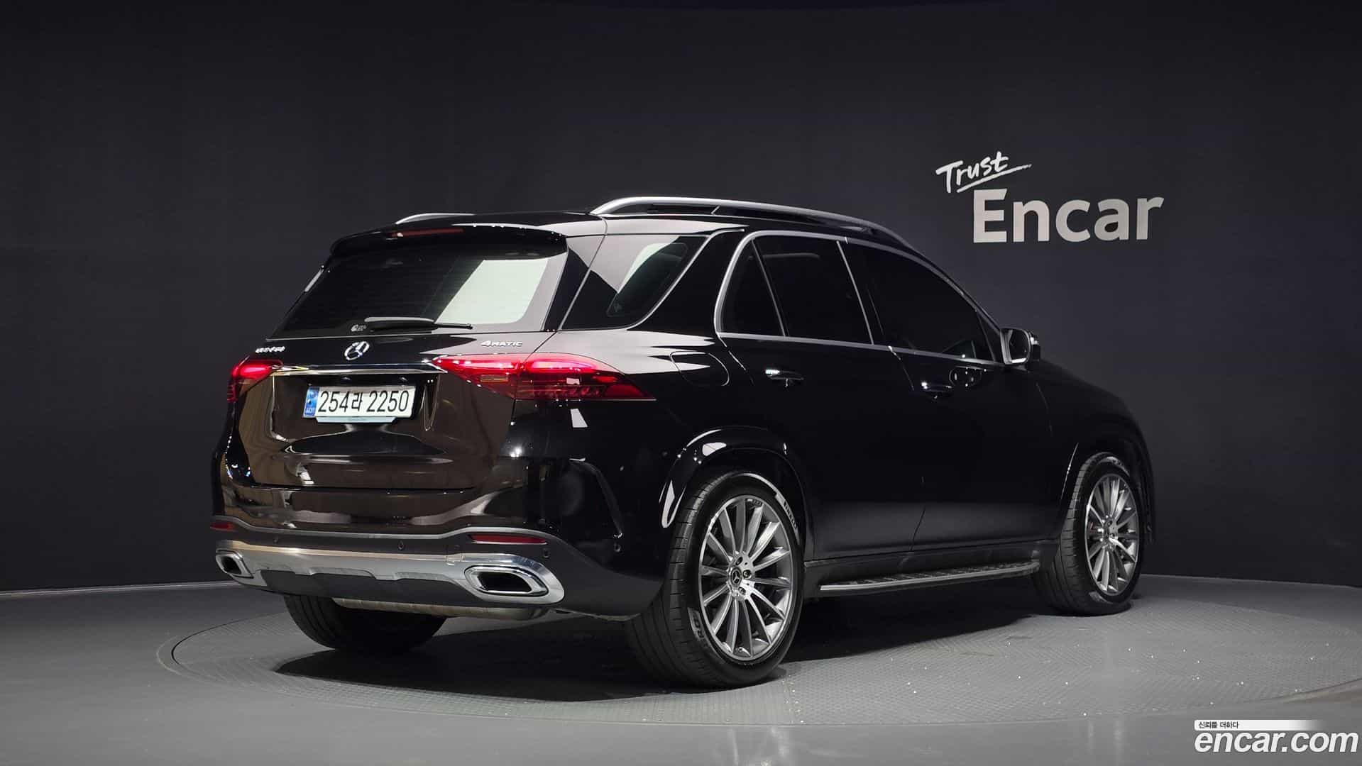 GLE-Class Mercedes-Benz 2025.0-OUTER-002
