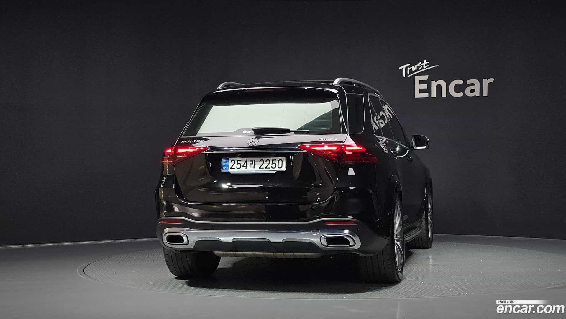GLE-Class Mercedes-Benz 2025.0-OUTER-004