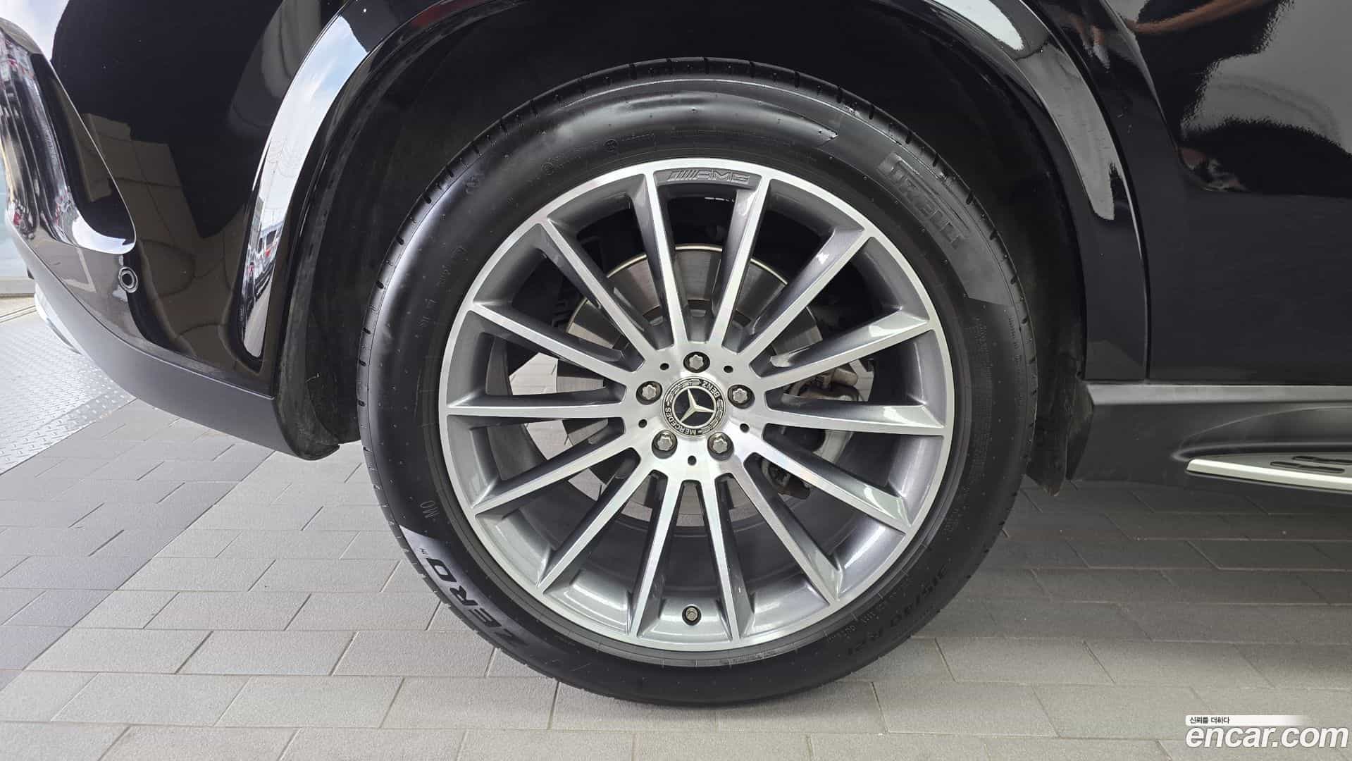 GLE-Class Mercedes-Benz 2025.0-OUTER-005