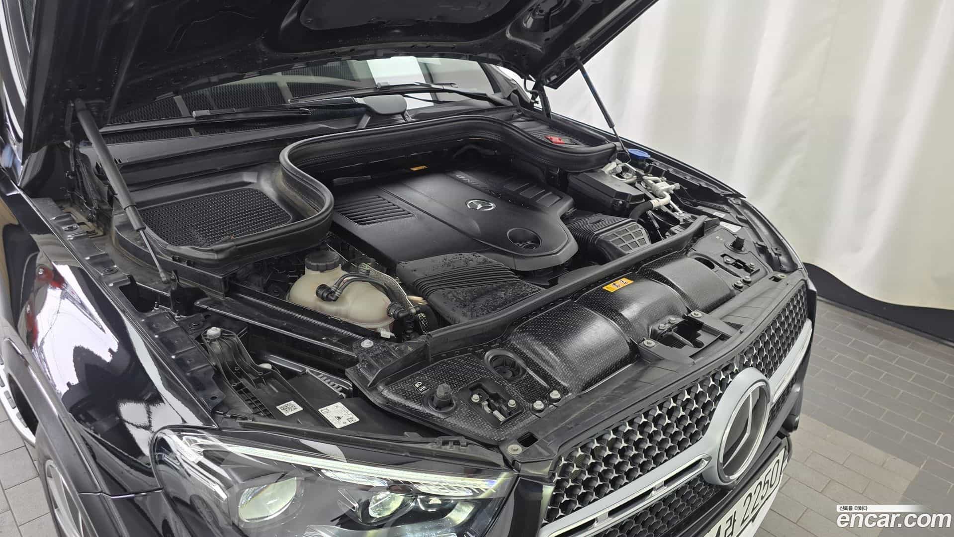 GLE-Class Mercedes-Benz 2025.0-OUTER-006