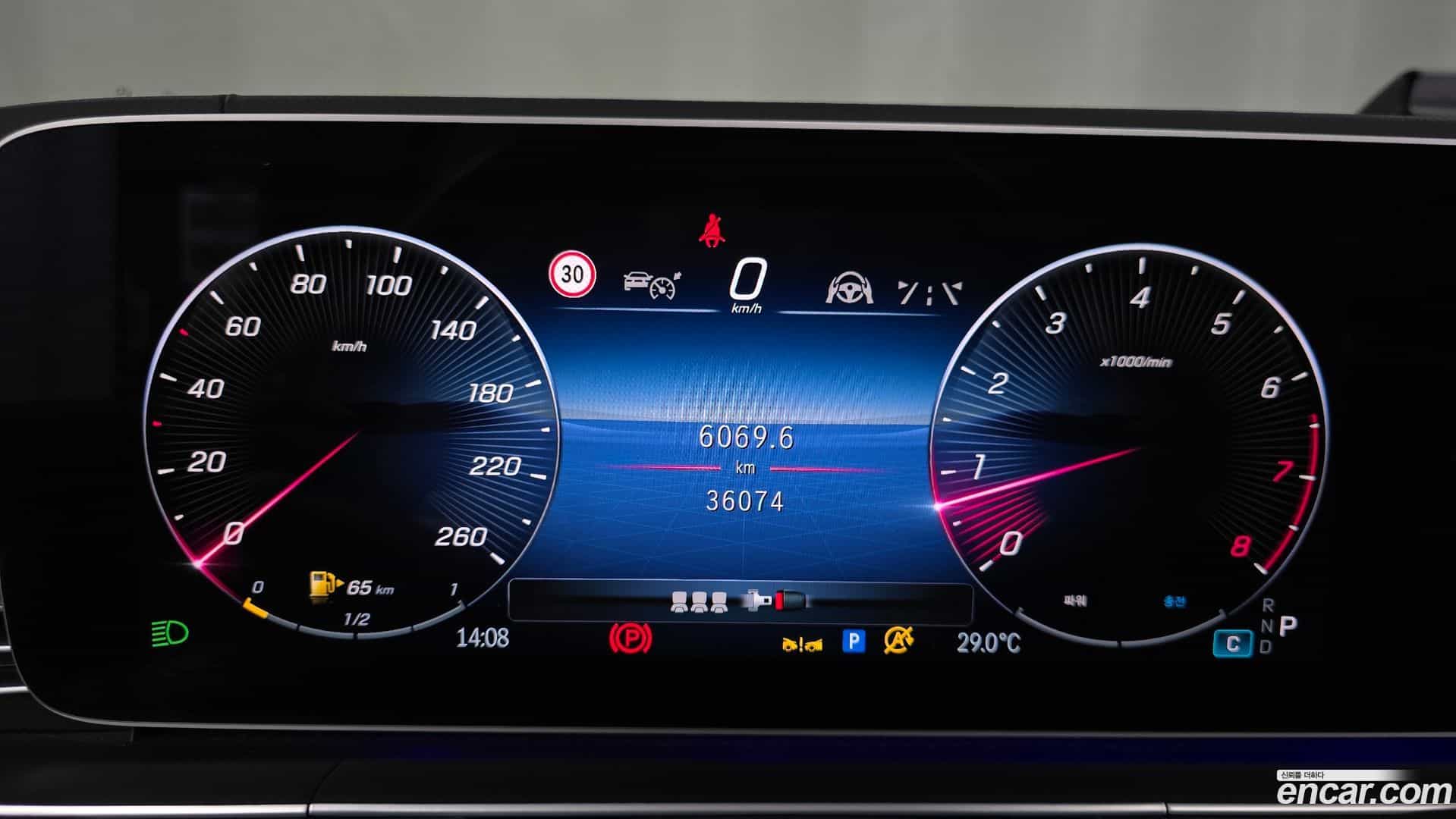 GLE-Class Mercedes-Benz 2025.0-INNER-008