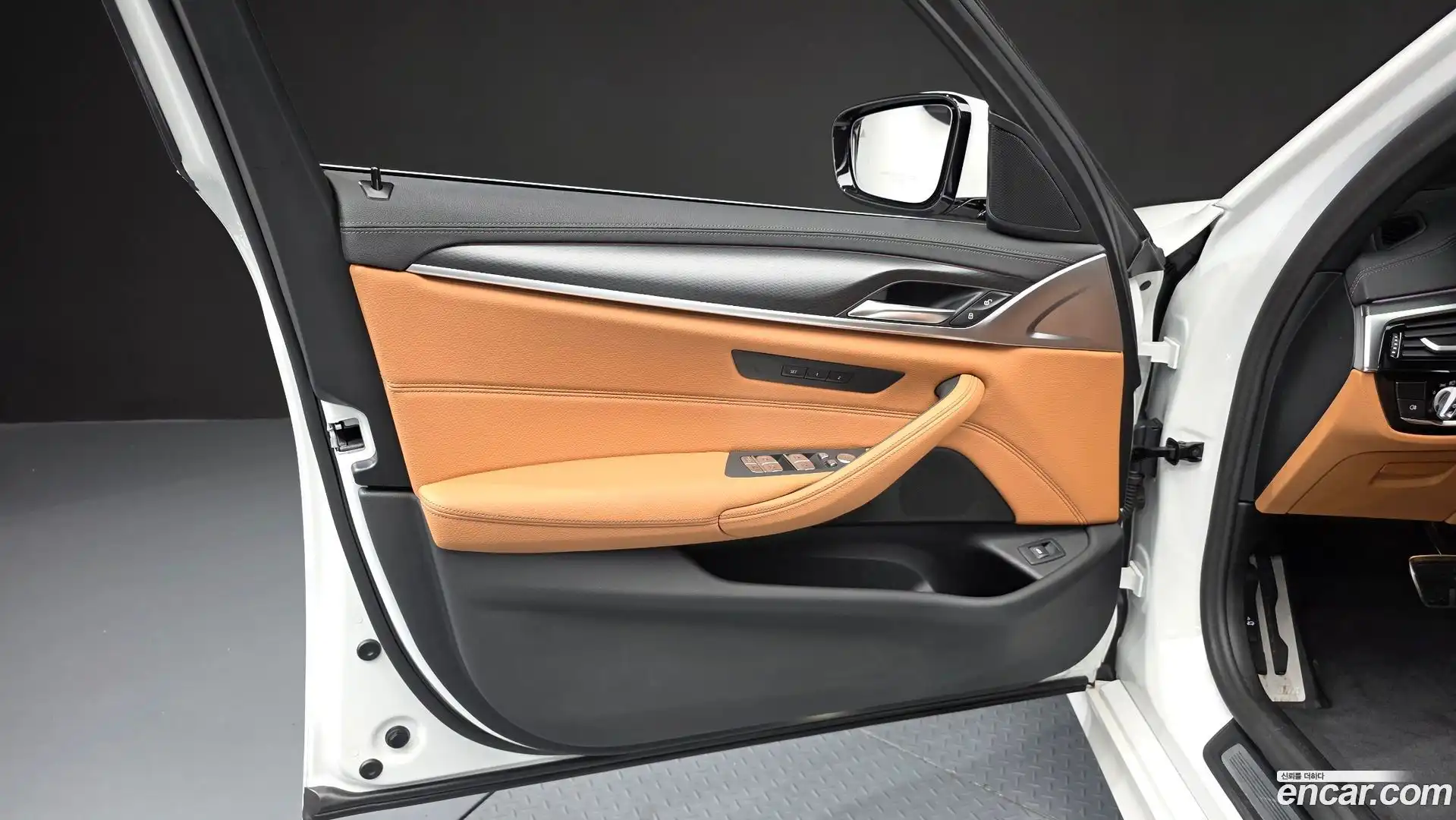 5-Series BMW 2023.6-INNER-034