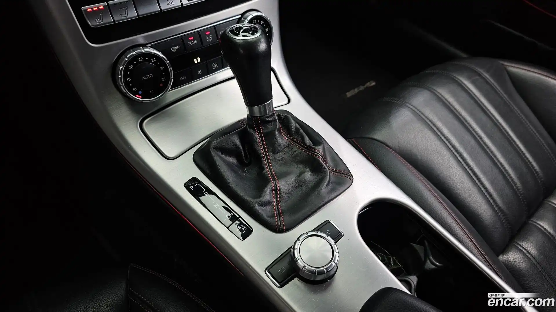 SLK-Class Mercedes-Benz 2014.10-INNER-009